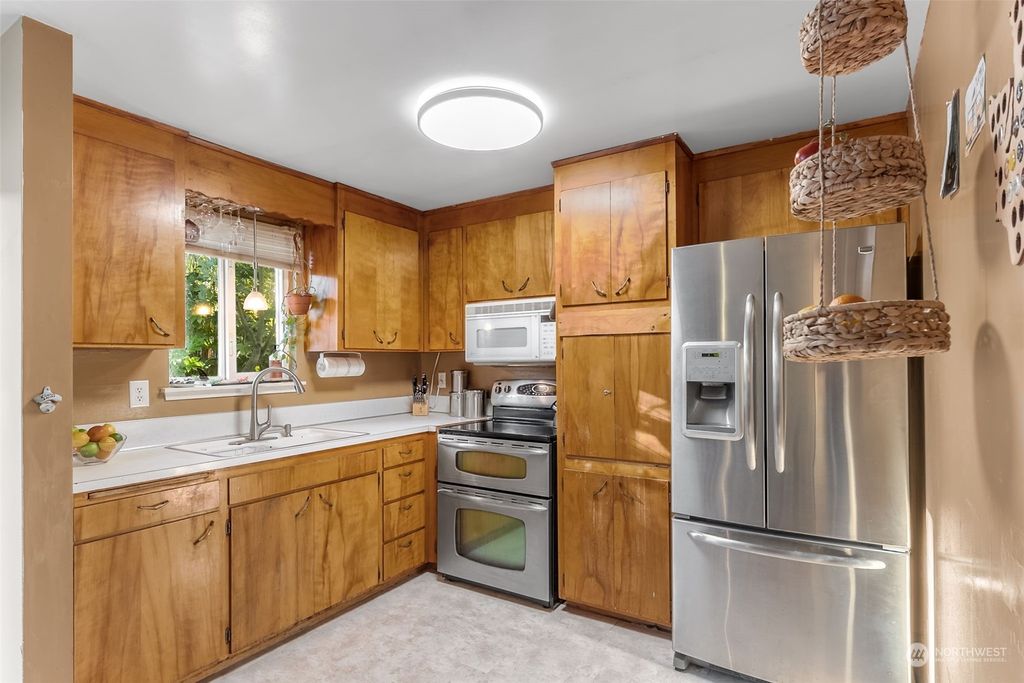 Photo of 1730 150th Street SW, Lynnwood, WA 98087 (MLS # 2320678)