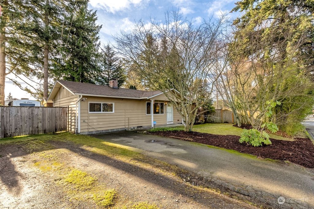 Photo of 1730 150th Street SW, Lynnwood, WA 98087 (MLS # 2320678)