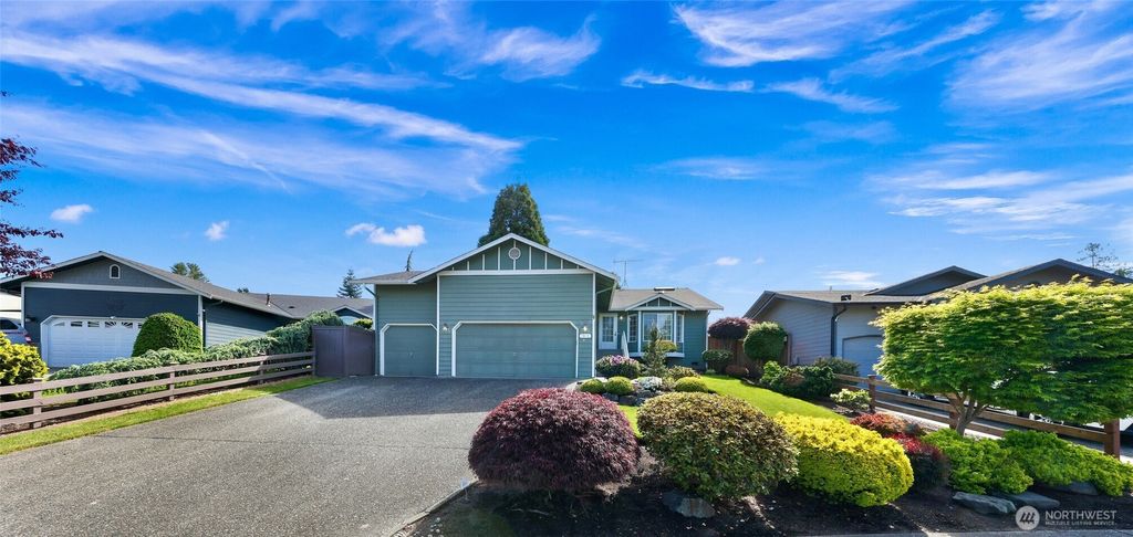 Photo of 7213 78th Drive NE, Marysville, WA 98270 (MLS # 2525121)