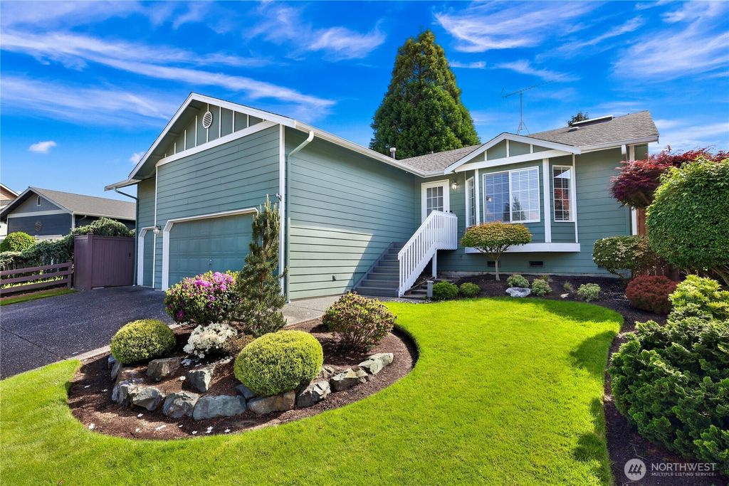 Photo of 7213 78th Drive NE, Marysville, WA 98270 (MLS # 2525121)