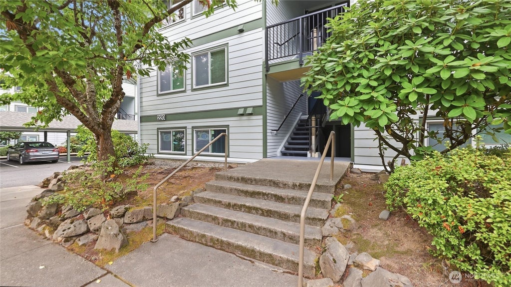 Photo of 220 NE Dogwood Street #B301, Issaquah, WA 98027 (MLS # 2585403)