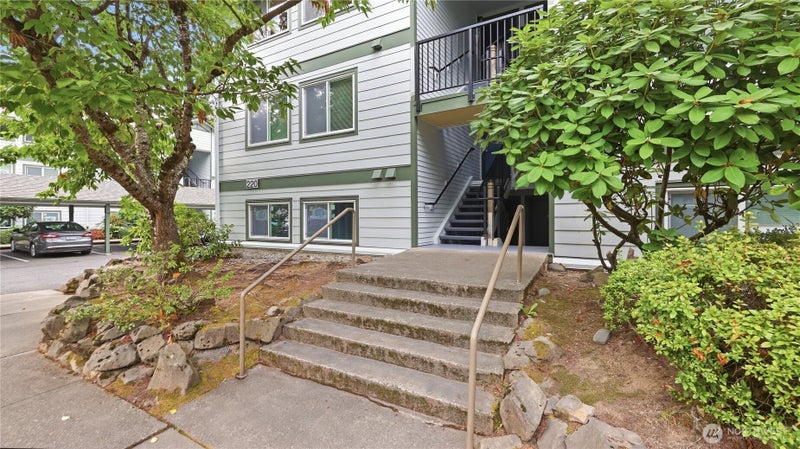 220 NE Dogwood Street B301