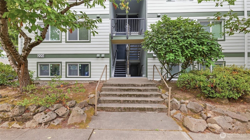 Photo of 220 NE Dogwood Street #B301, Issaquah, WA 98027 (MLS # 2585403)