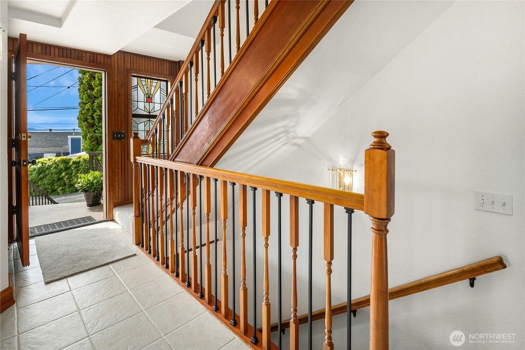 Photo of 5305 SW Shore Place, Seattle, WA 98136 (MLS # 2393559)