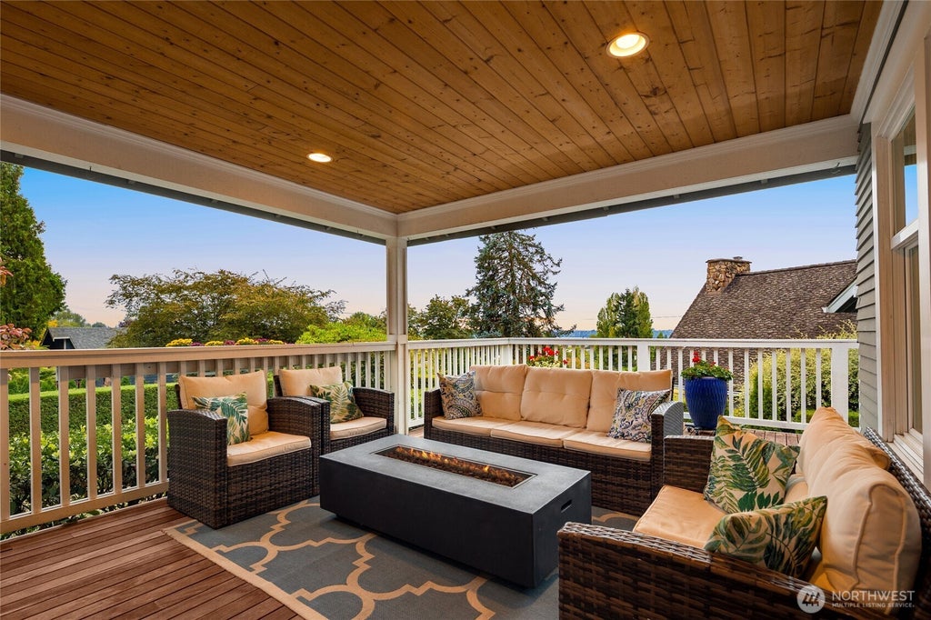 Photo of 11344 NE 90th Street, Kirkland, WA 98033 (MLS # 2582793)