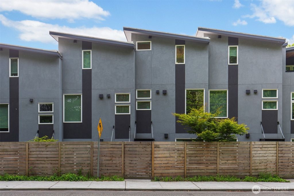 Photo of 1511 Lakeview Boulevard E, Seattle, WA 98102 (MLS # 2396629)
