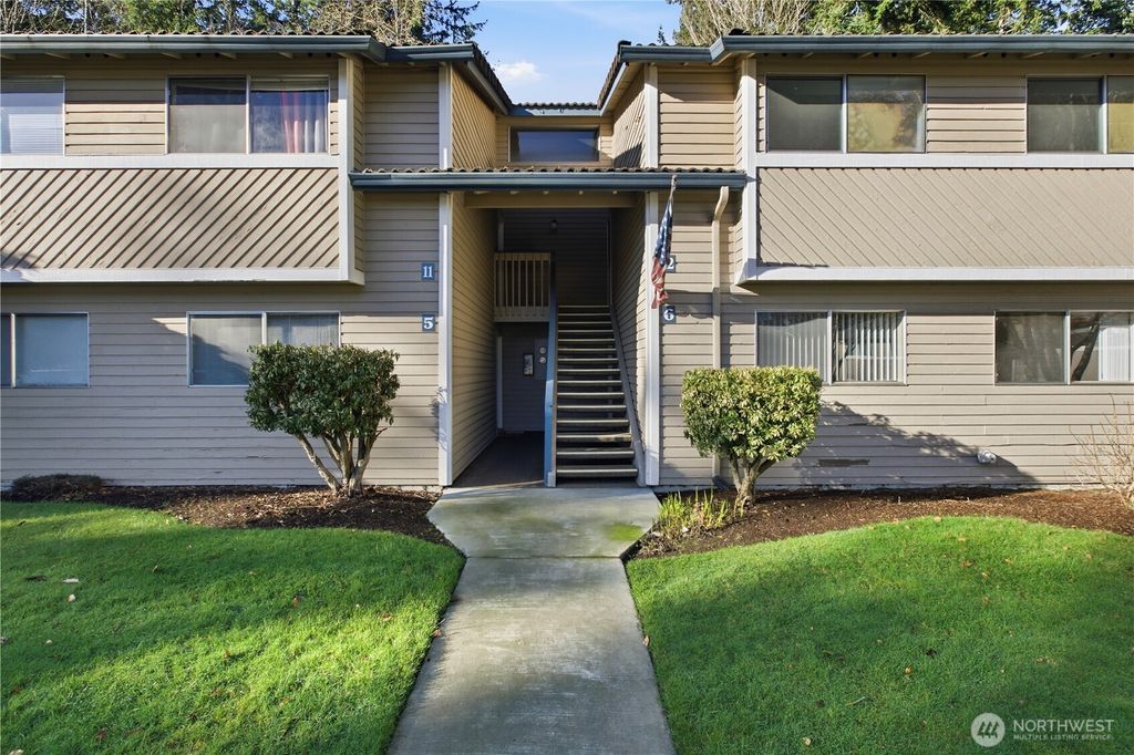 Photo of 17527 149th Avenue SE #B-12, Renton, WA 98058 (MLS # 2480084)