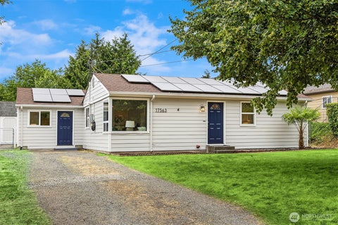 Photo of 17563 12th Avenue NE, Shoreline, WA 98155 (MLS # 2549143)