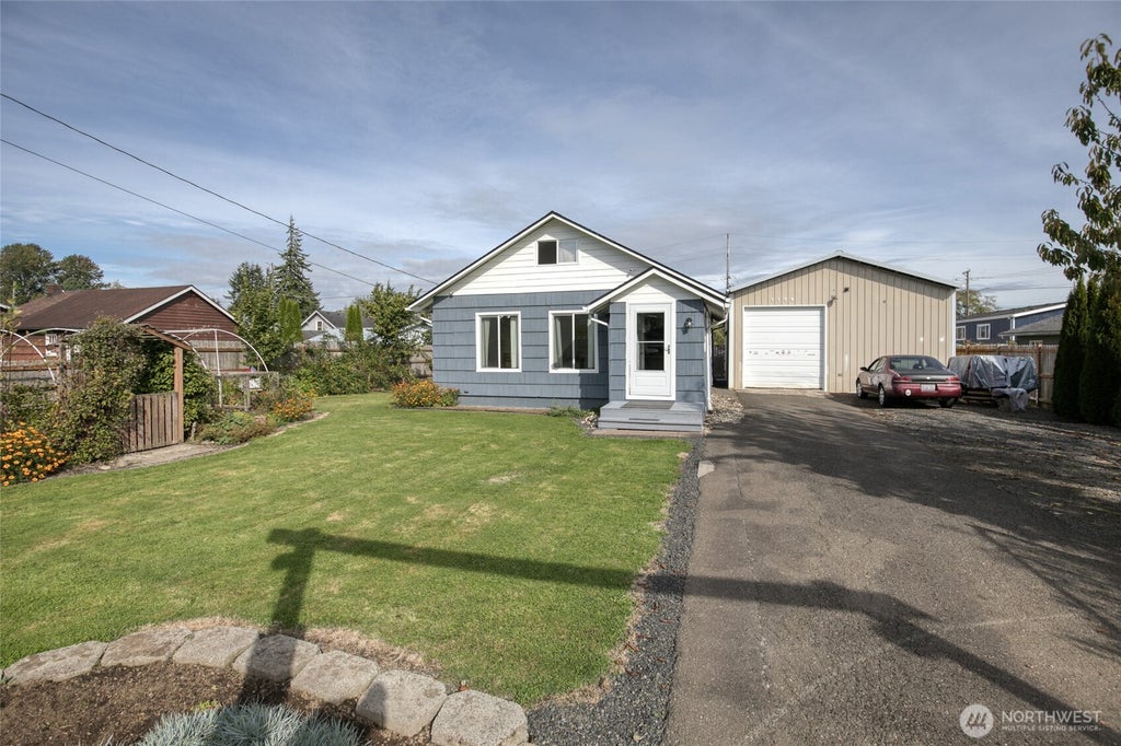 Photo of 1108 Stockwell Street, Aberdeen, WA 98520 (MLS # 2591398)