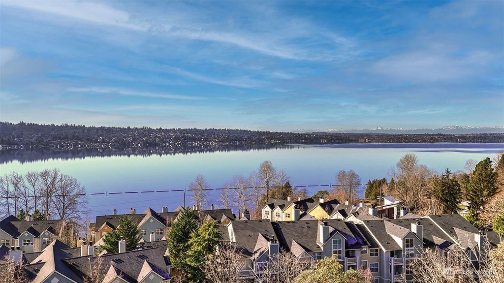 Photo of 2415 Park Place Pl N, Renton, WA 98056 (MLS # 2332665)