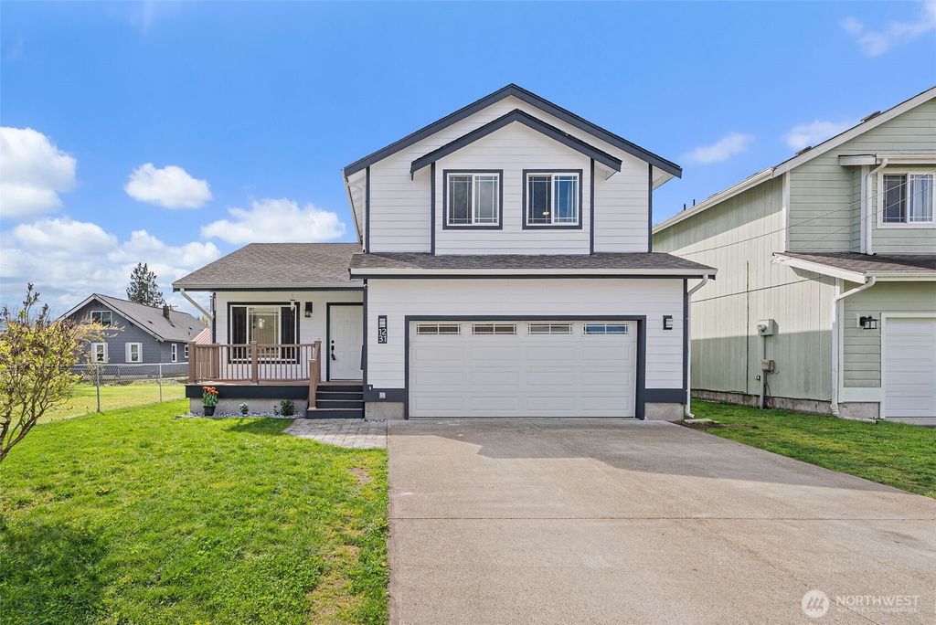 Photo of 1231 SW Elzina Street, Chehalis, WA 98532 (MLS # 2501966)