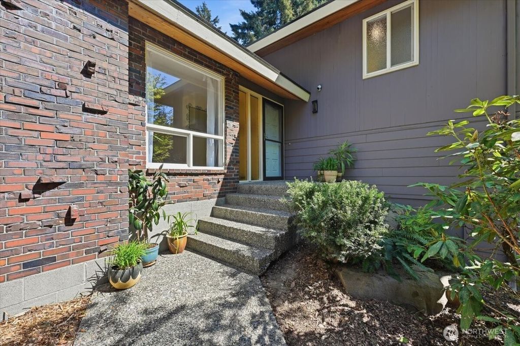 Photo of 3754 NE 194th Street, Lake Forest Park, WA 98155 (MLS # 2497258)