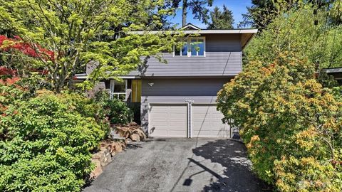 Photo of 3754 NE 194th Street, Lake Forest Park, WA 98155 (MLS # 2497258)