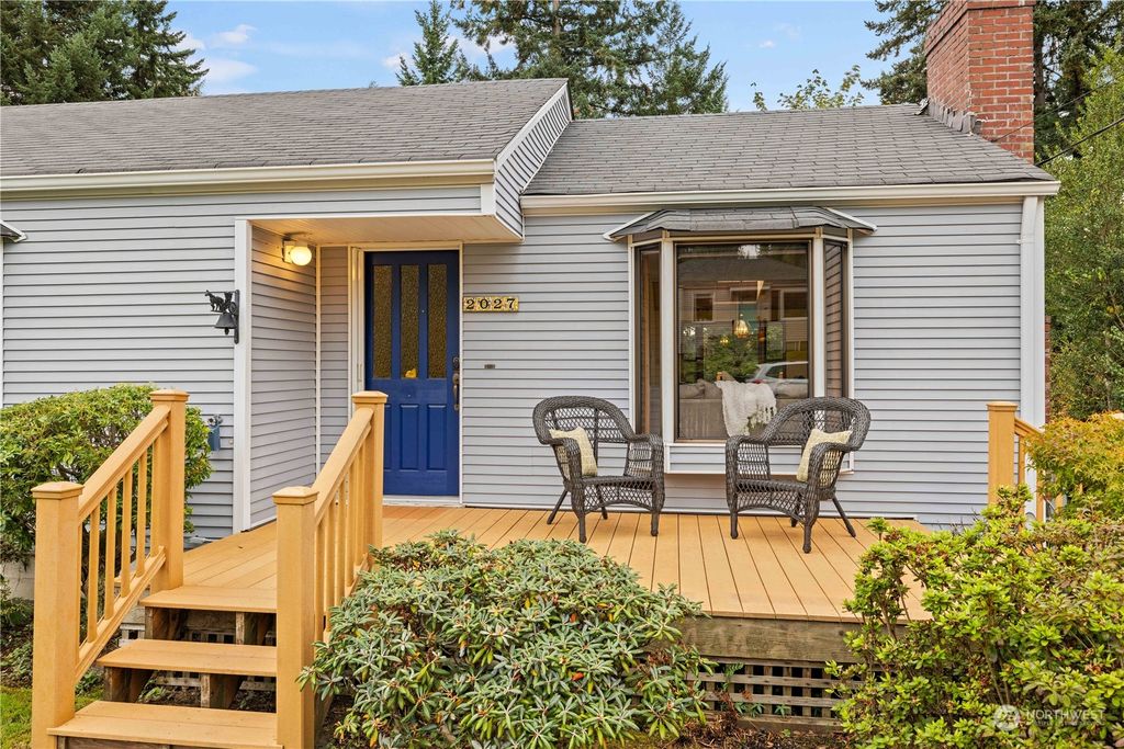 Photo of 2027 NE 103rd Street, Seattle, WA 98125 (MLS # 2174081)