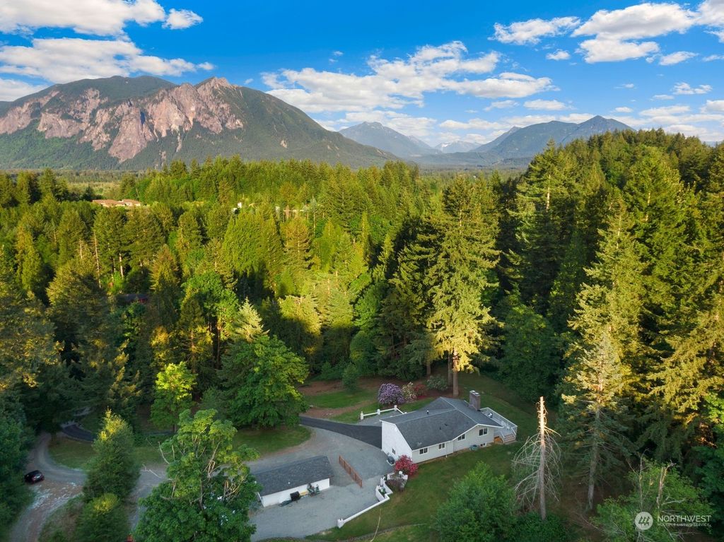 Photo of 9517 384th Avenue SE, Snoqualmie, WA 98065 (MLS # 2073538)
