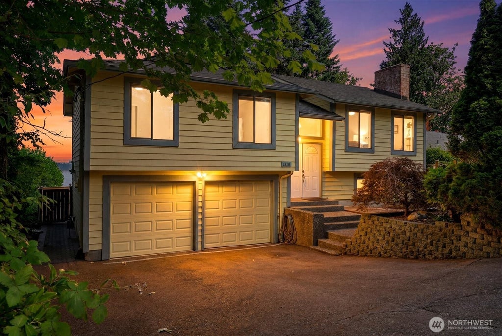 Photo of 3006 89th Place SE, Mercer Island, WA 98040 (MLS # 2539684)