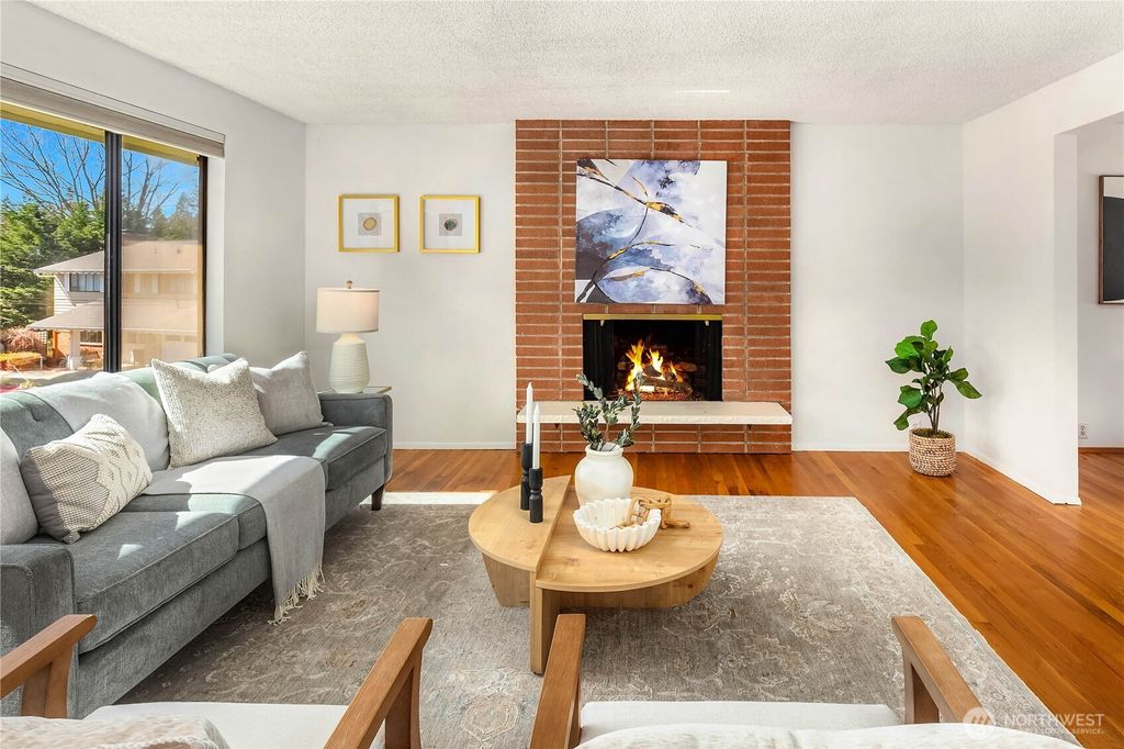 Photo of 14514 NE 5th Street, Bellevue, WA 98007 (MLS # 2497930)