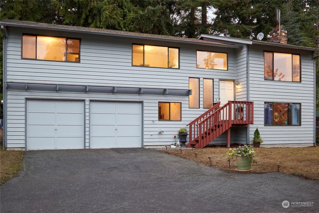 Photo of 2520 NE 130th Street #C, Seattle, WA 98125 (MLS # 2012861)
