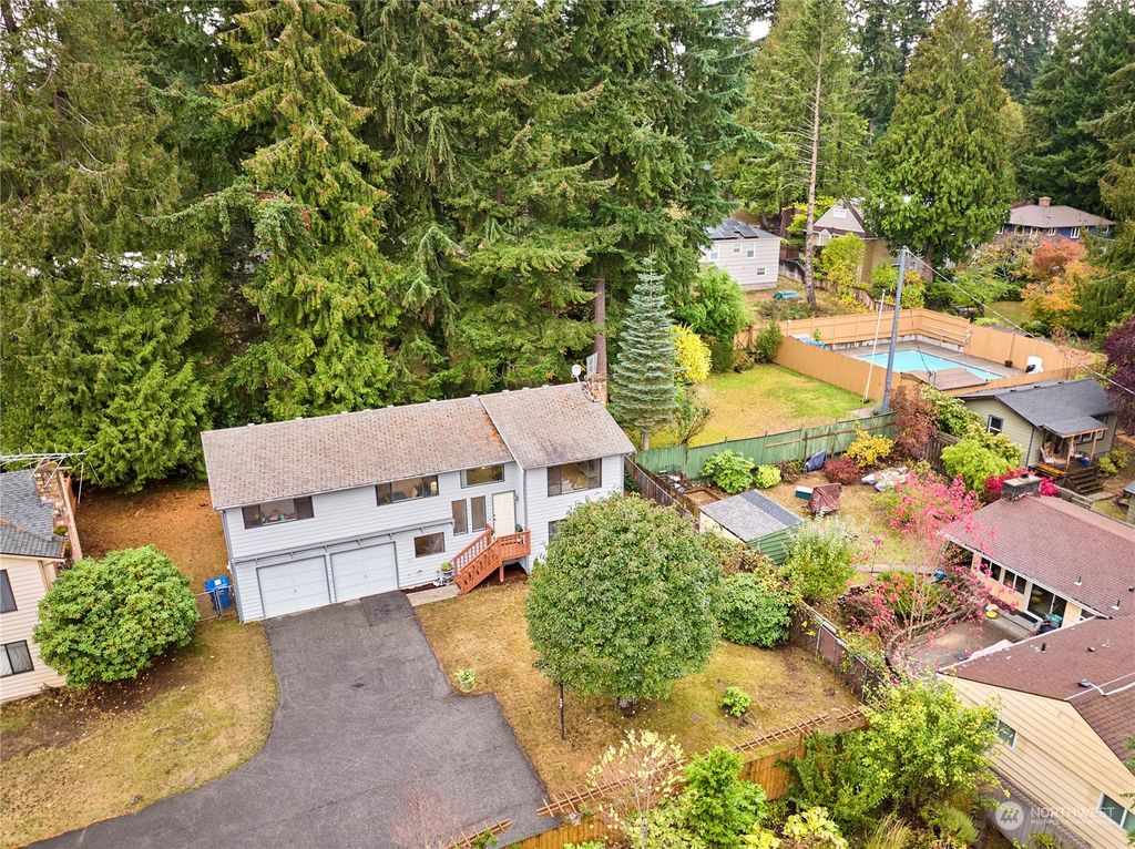 Photo of 2520 NE 130th Street #C, Seattle, WA 98125 (MLS # 2012861)