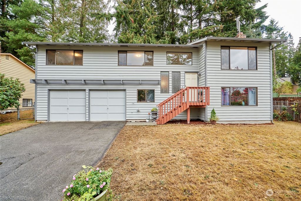 Photo of 2520 NE 130th Street #C, Seattle, WA 98125 (MLS # 2012861)