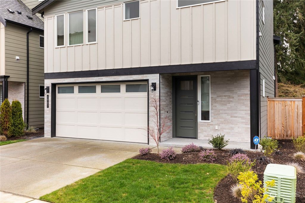 Photo of 1907 153rd Street SW #9, Lynnwood, WA 98087 (MLS # 2201311)