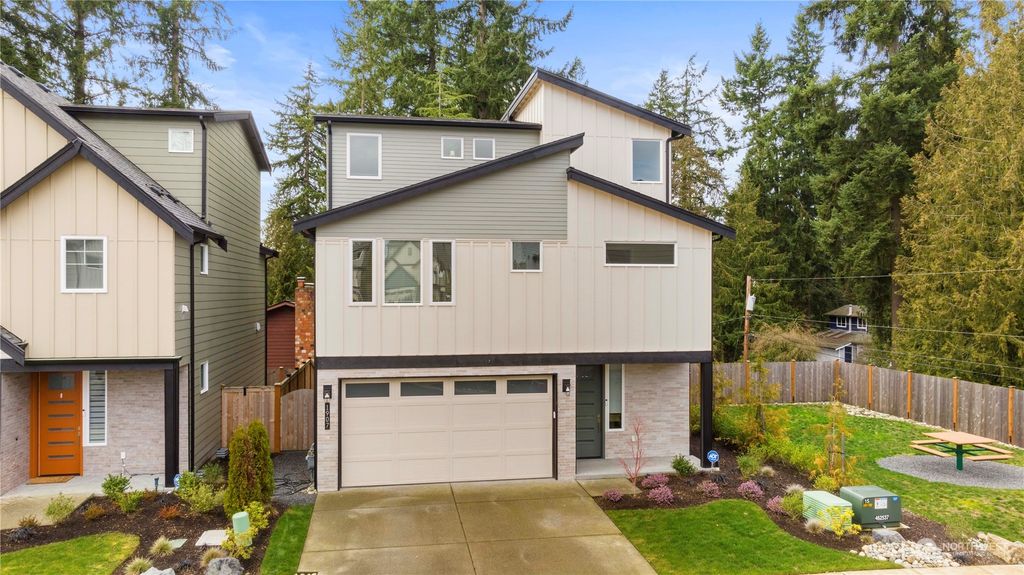 Photo of 1907 153rd Street SW #9, Lynnwood, WA 98087 (MLS # 2201311)