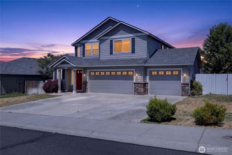 Photo of 807 7th Avenue NE, Ephrata, WA 98823 (MLS # 2548407)