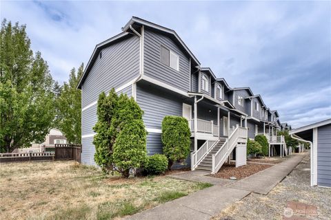 Photo of 3939 10th Street SE #D2, Puyallup, WA 98374 (MLS # 2442579)