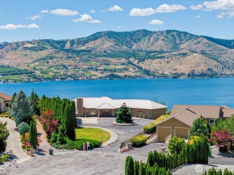 Photo of 333 Highpoint Place, Chelan, WA 98816 (MLS # 2485216)