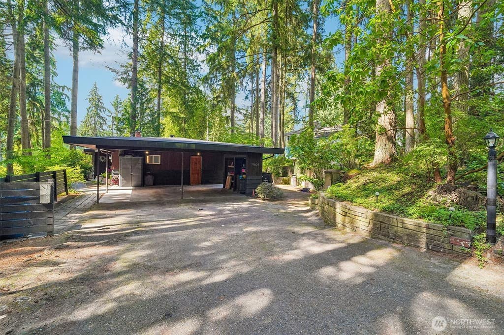 Photo of 19604 10th Avenue NE, Shoreline, WA 98155 (MLS # 2542515)