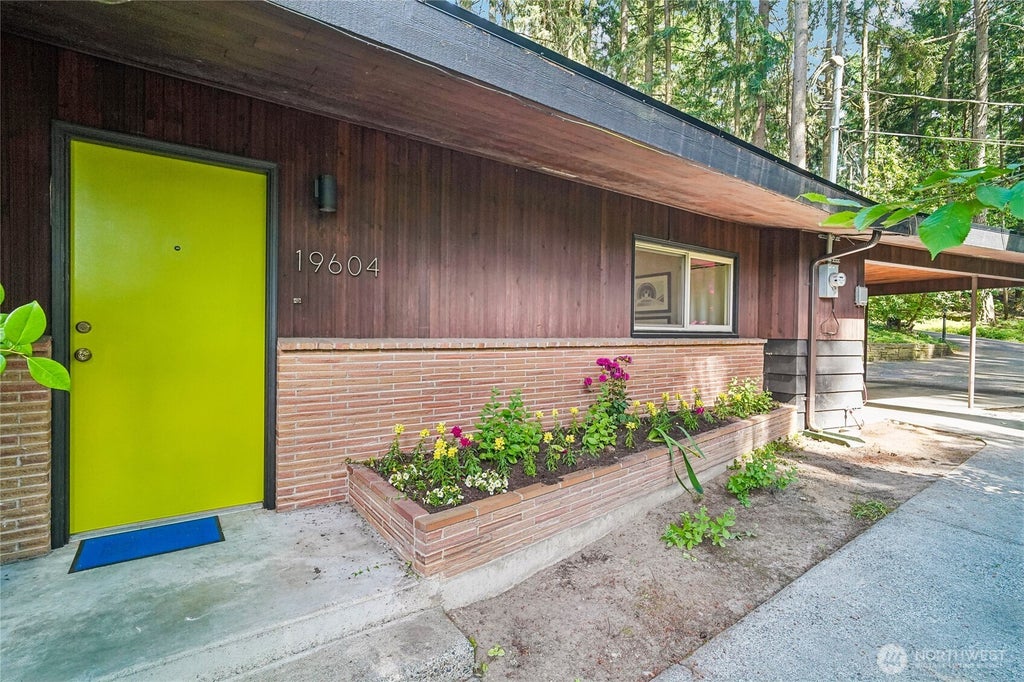 Photo of 19604 10th Avenue NE, Shoreline, WA 98155 (MLS # 2542515)