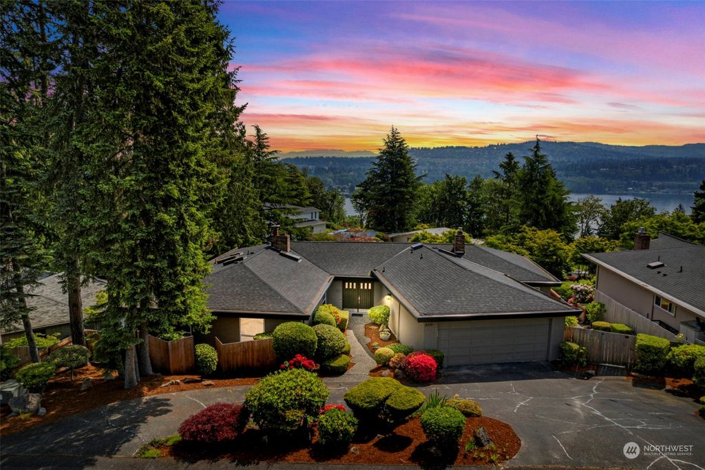 Photo of 4290 95th Avenue SE, Mercer Island, WA 98040 (MLS # 1996415)