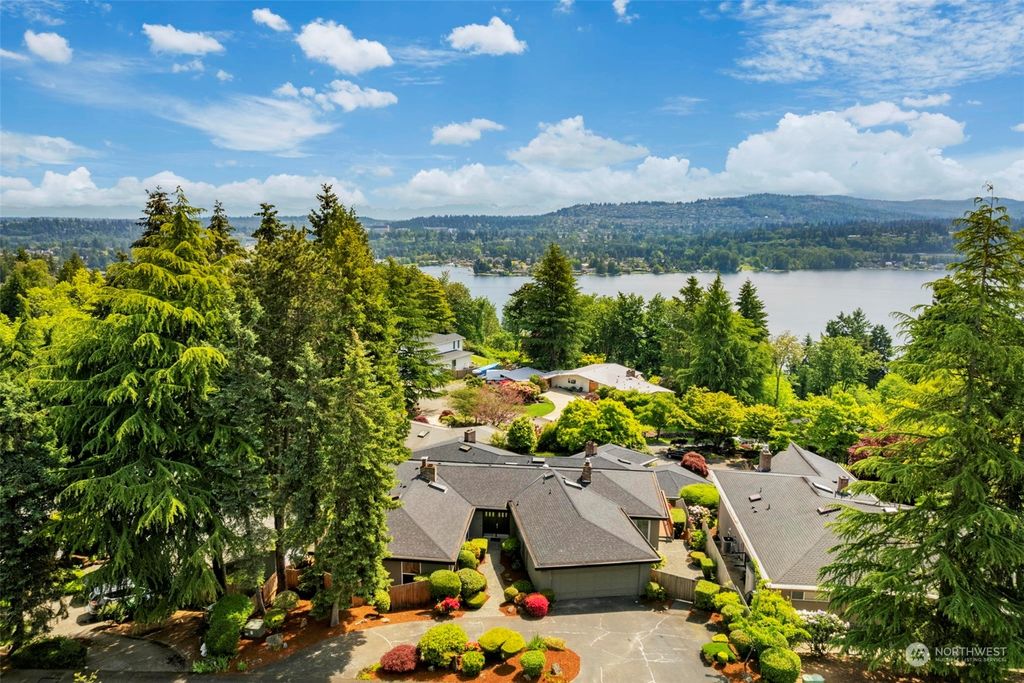 Photo of 4290 95th Avenue SE, Mercer Island, WA 98040 (MLS # 1996415)