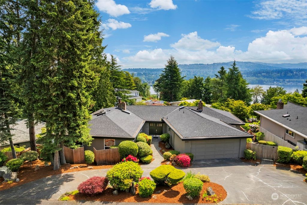 Photo of 4290 95th Avenue SE, Mercer Island, WA 98040 (MLS # 1996415)