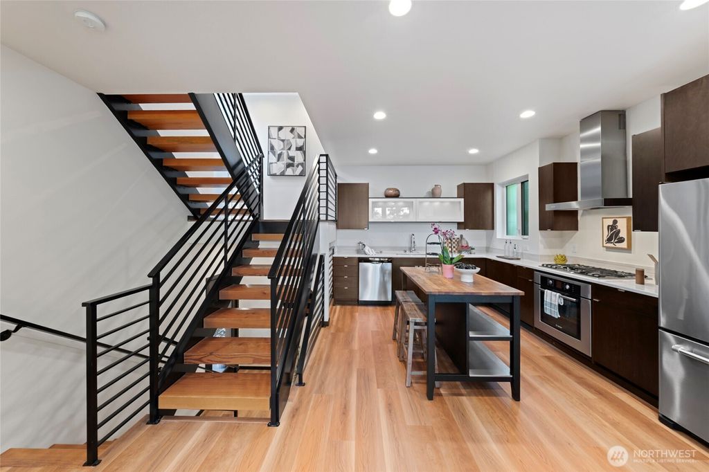 Photo of 1815 24th Ave Ave, Seattle, WA 98122 (MLS # 2369225)