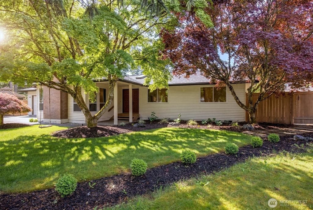 Photo of 14802 SE 139th Court, Renton, WA 98059 (MLS # 2520463)
