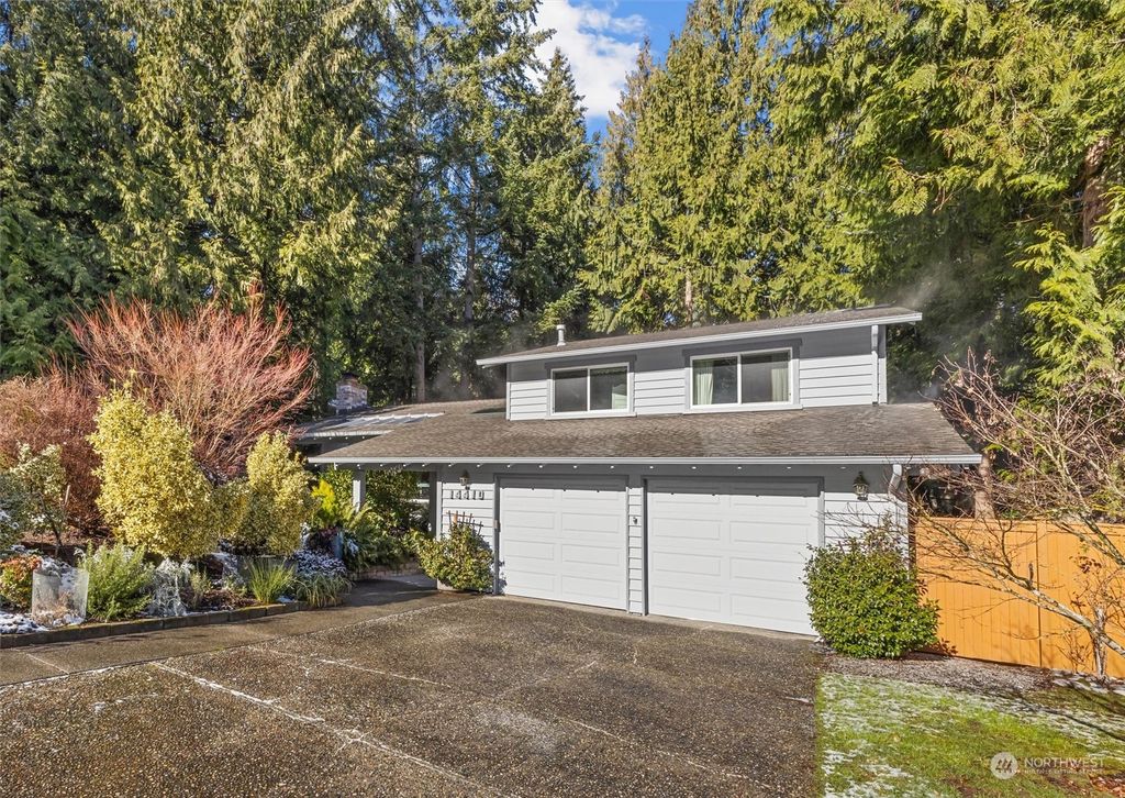 Photo of 14410 NE 76th Street, Redmond, WA 98052 (MLS # 2328583)