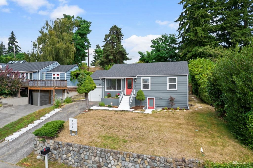 Photo of 508 Windsor Place NE, Renton, WA 98056 (MLS # 1991516)