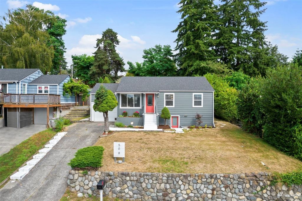 Photo of 508 Windsor Place NE, Renton, WA 98056 (MLS # 1991516)