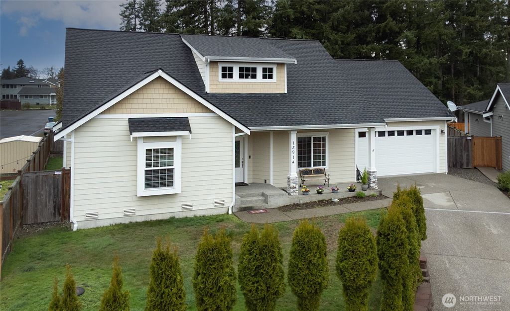 Photo of 13914 SE 136th Pl, Renton, WA 98059 (MLS # 2491119)