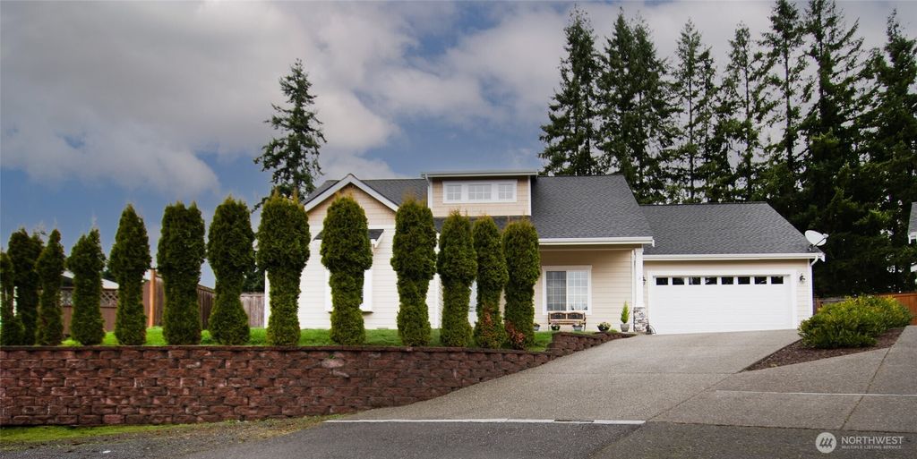 Photo of 13914 SE 136th Pl, Renton, WA 98059 (MLS # 2491119)