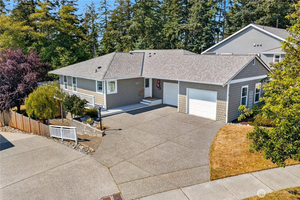 Photo of 2618 Washington Boulevard, Anacortes, WA 98221 (MLS # 2570338)