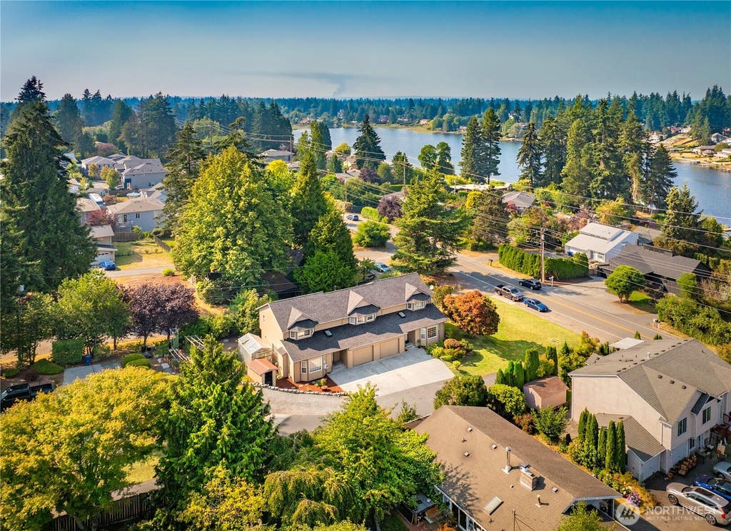 Photo of 3618 SHELBY ROAD RD, Lynnwood, WA 98087 (MLS # 2566134)