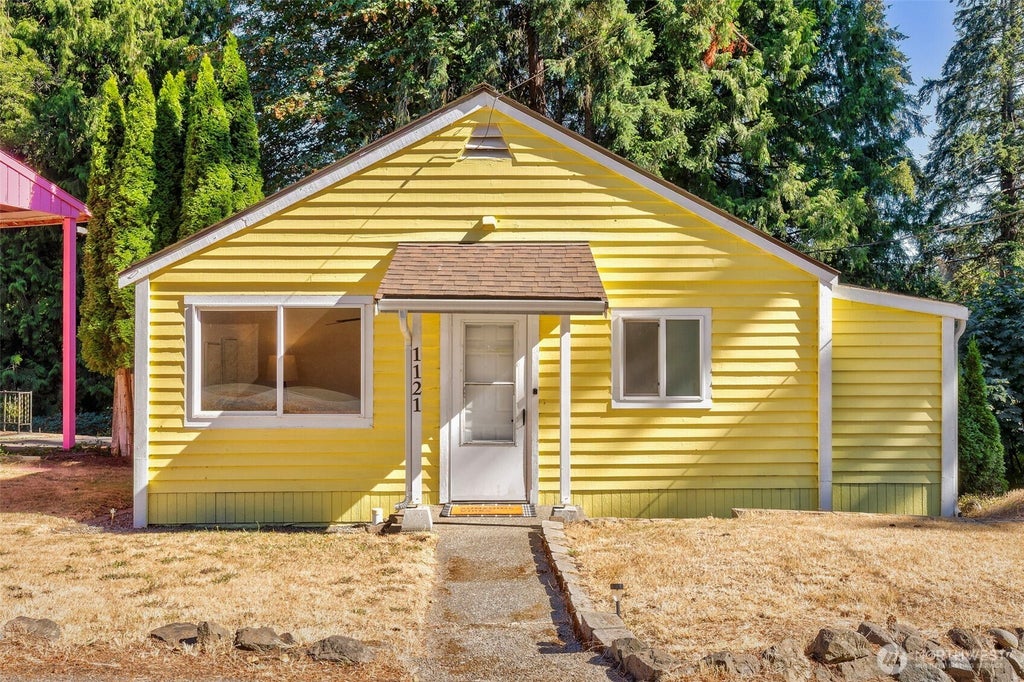 Photo of 1121 Lower Marine Drive, Bremerton, WA 98312 (MLS # 2573762)