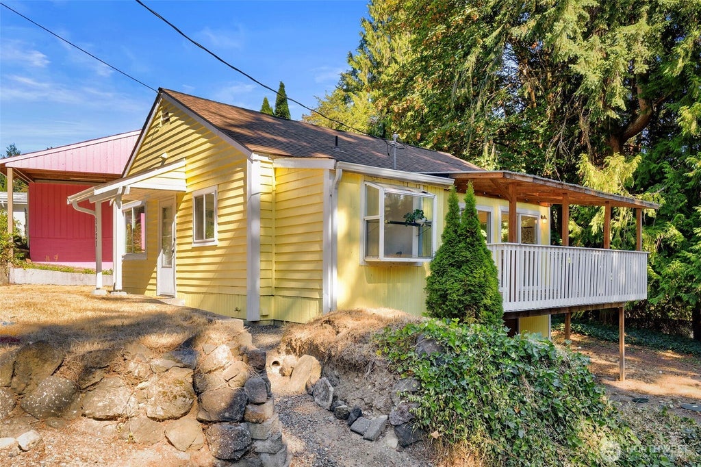 Photo of 1121 Lower Marine Drive, Bremerton, WA 98312 (MLS # 2573762)