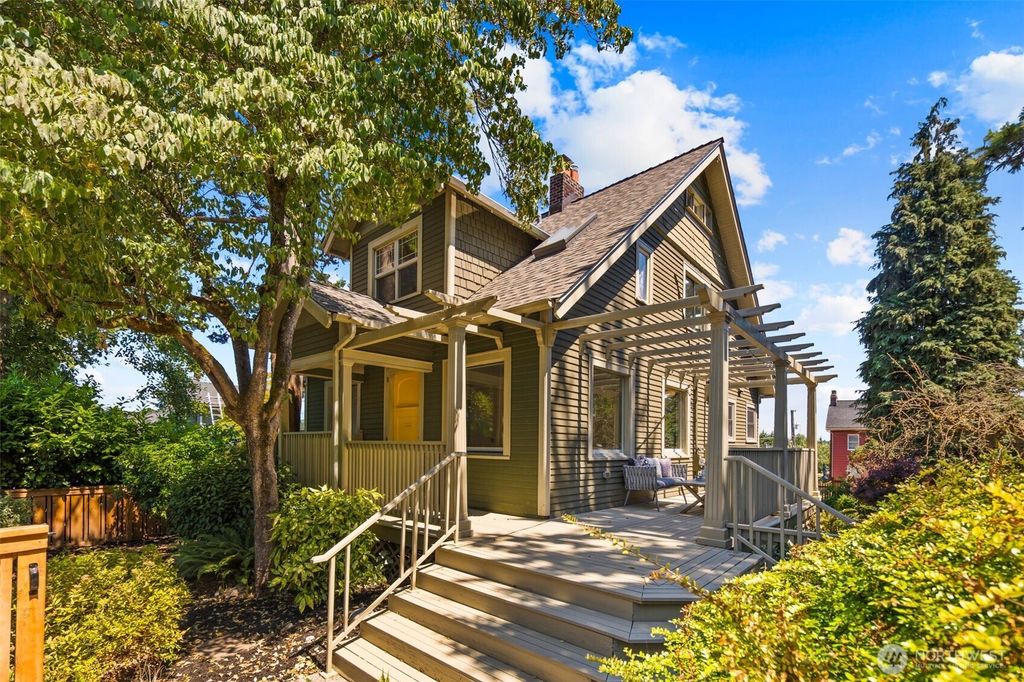 Photo of 6104 Latona Avenue NE, Seattle, WA 98115 (MLS # 2420937)