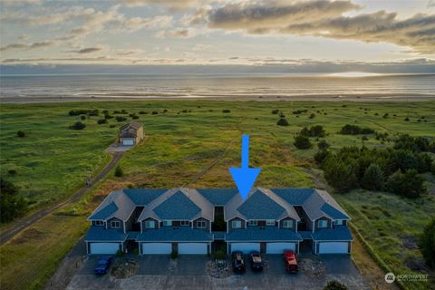 Photo of 408 NW 28th Street #3, Long Beach, WA 98631 (MLS # 2299643) Photo of 408 NW 28th Street #3, Long Beach, WA 98631 (MLS # 2299643)