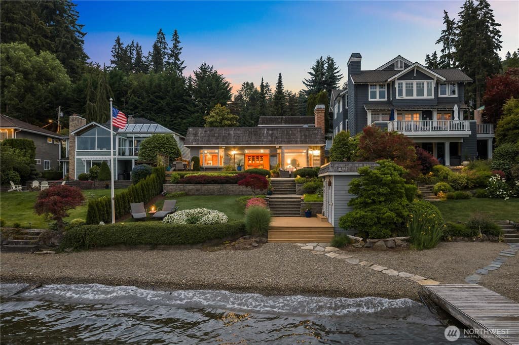 Photo of 17834 SE 40th Place, Bellevue, WA 98008 (MLS # 2547839)