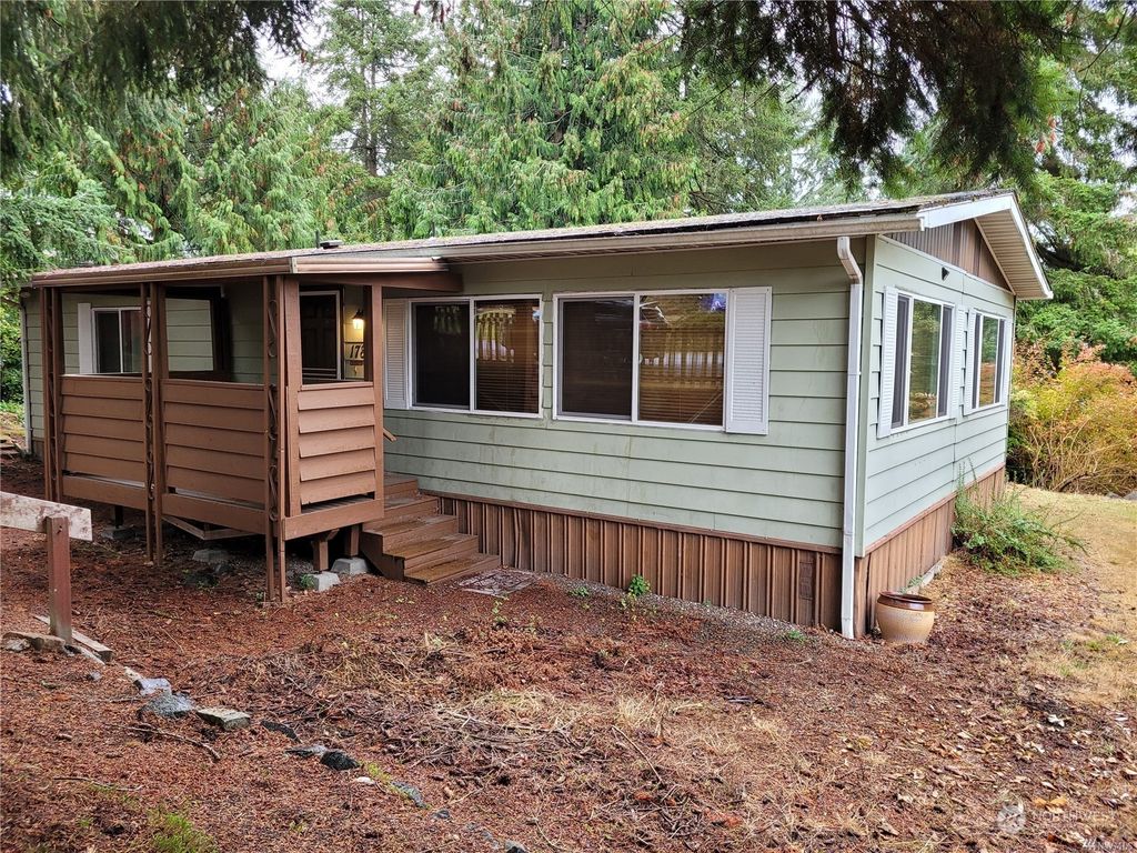 Photo of 17804 28th Avenue NE, Lake Forest Park, WA 98155 (MLS # 2012722)