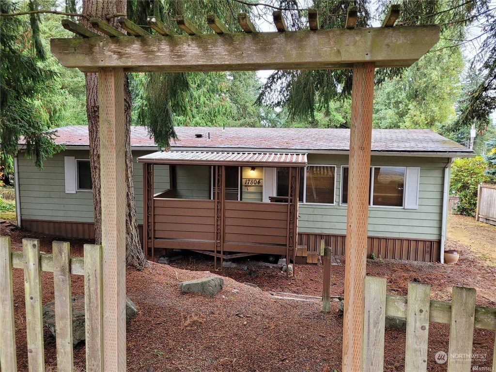Photo of 17804 28th Avenue NE, Lake Forest Park, WA 98155 (MLS # 2012722)